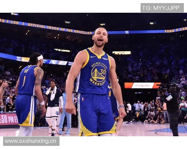 库里经典庆祝动作再现球场，球迷热泪盈眶